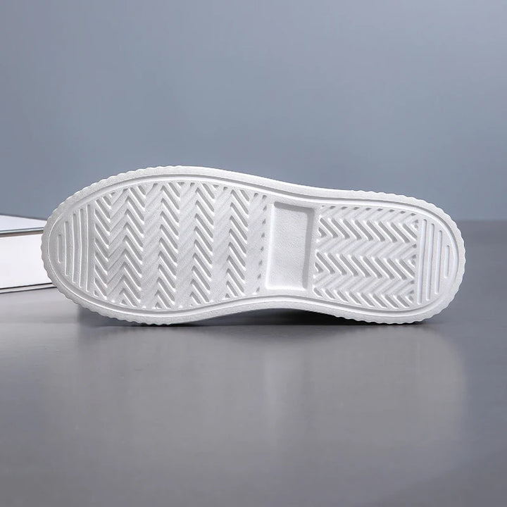 Claud Gloss Sneakers