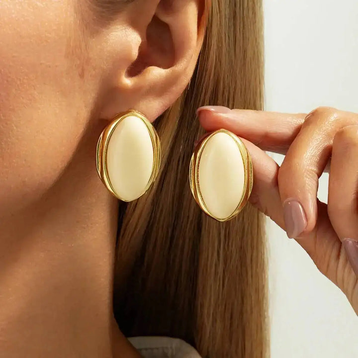 Verdeluxe Oval Earring