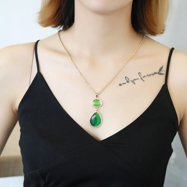 Verdeluxe East Necklace